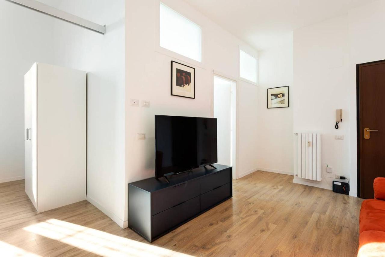 Spacious Flat Close To Fondazione Prada & Metro Milano Eksteriør billede